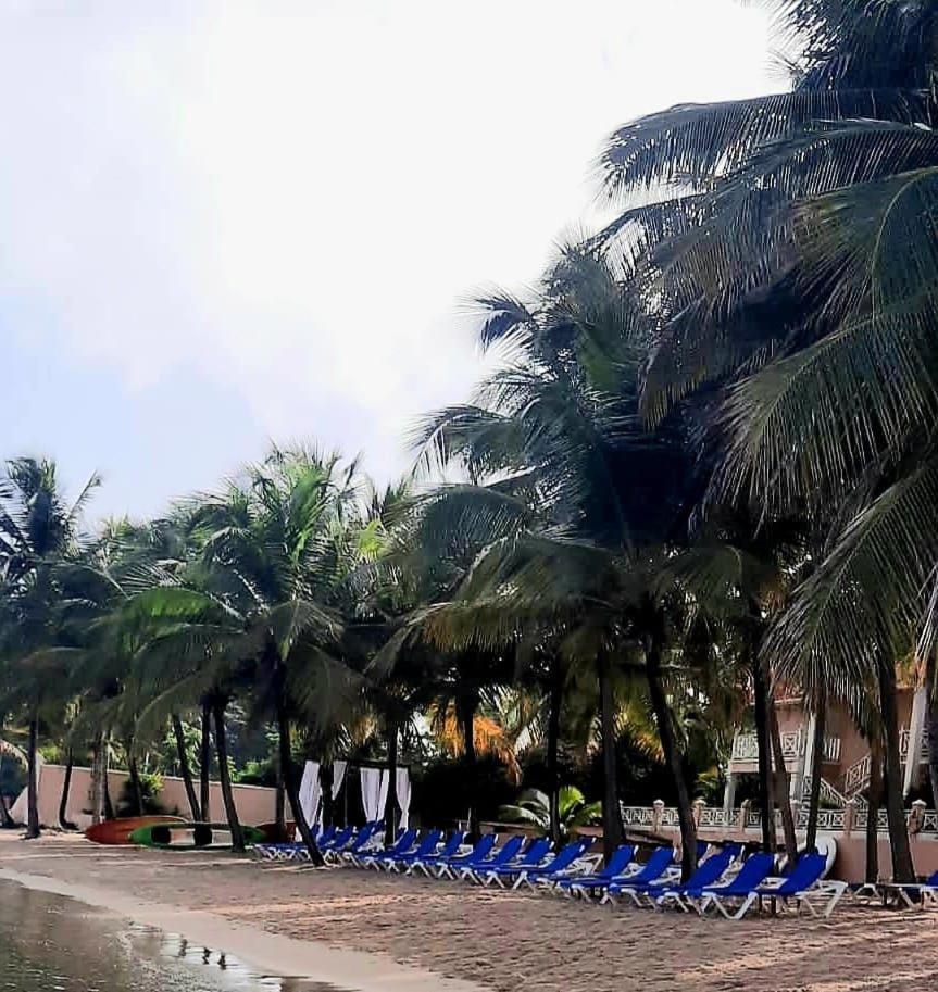 Coco Reef Resort & Spa Crown Point Eksteriør billede